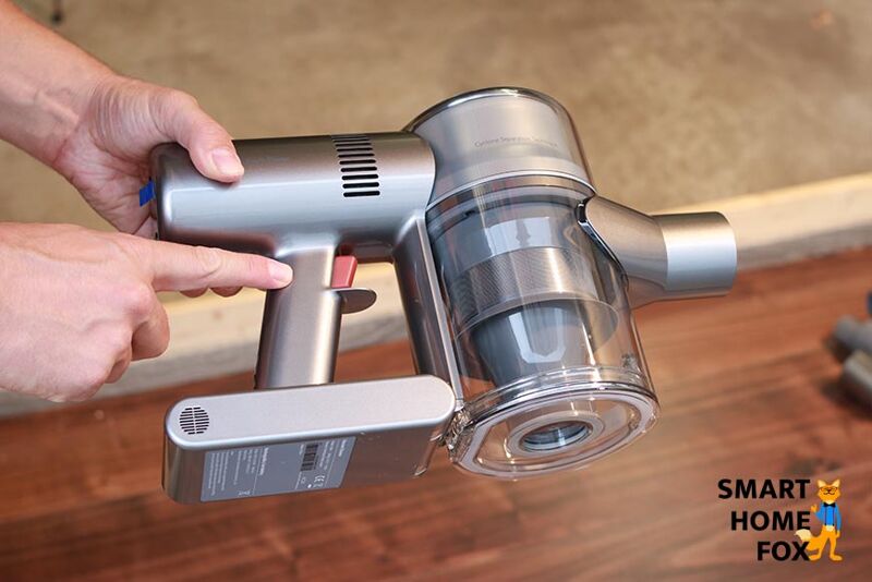 Der Powerknopf des Dreame V11 im Test